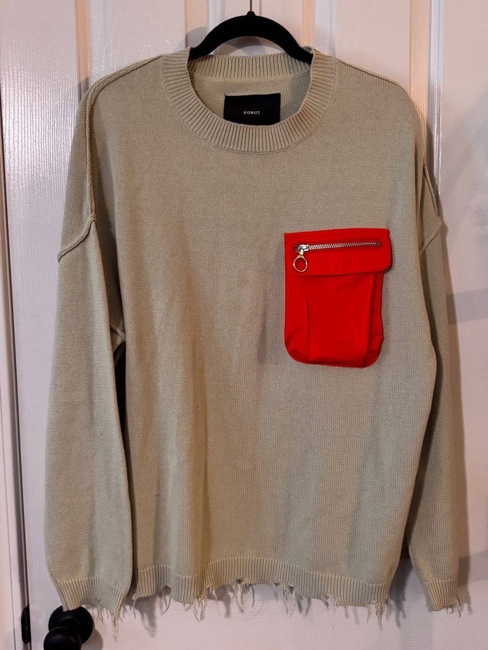 Konus Oversized Cream Crewneck Sweater with Red Zip Pocket